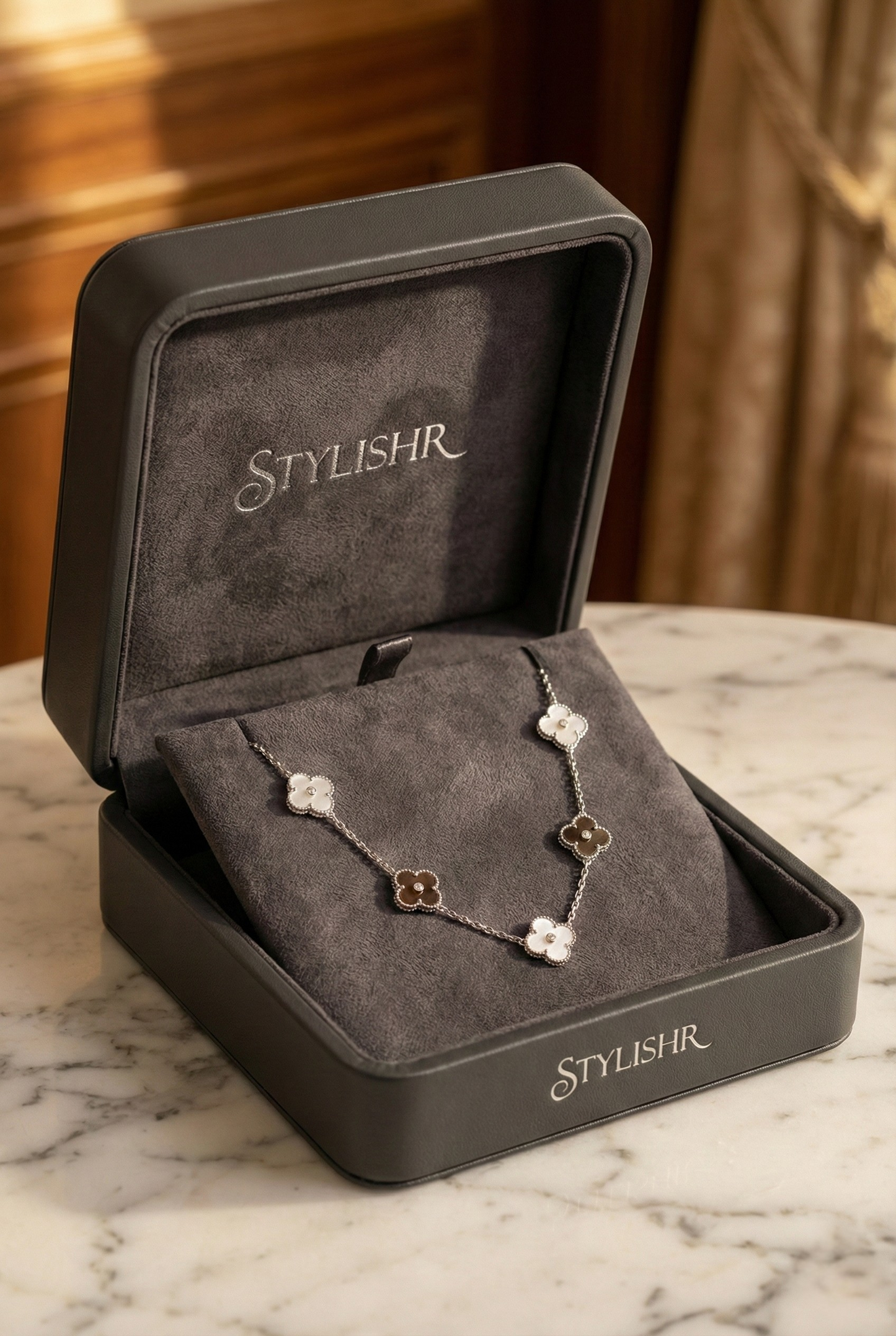 Zilverkleurige Clover Ketting