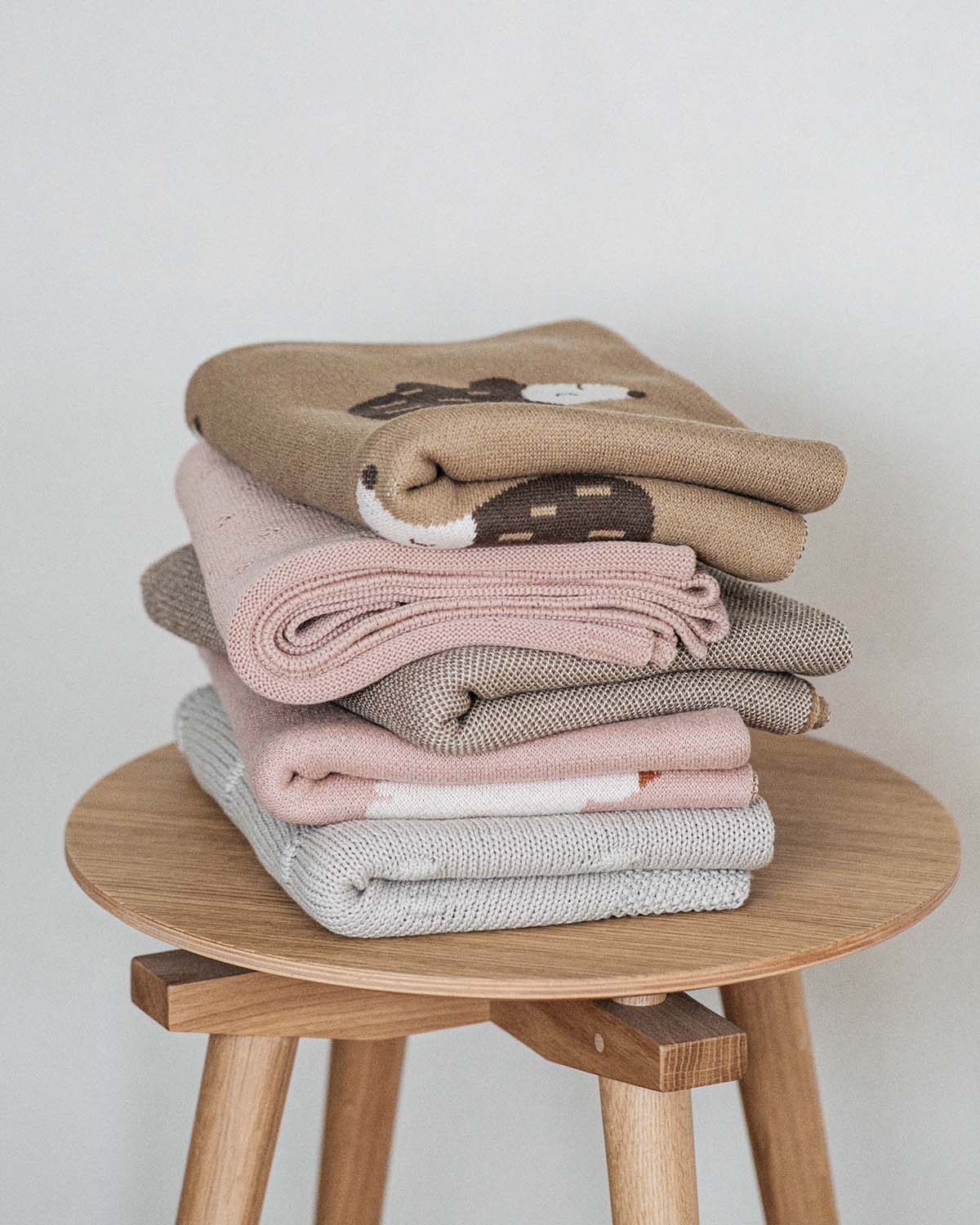Knitted Baby Blanket Hedgehogs – 80x100 cm