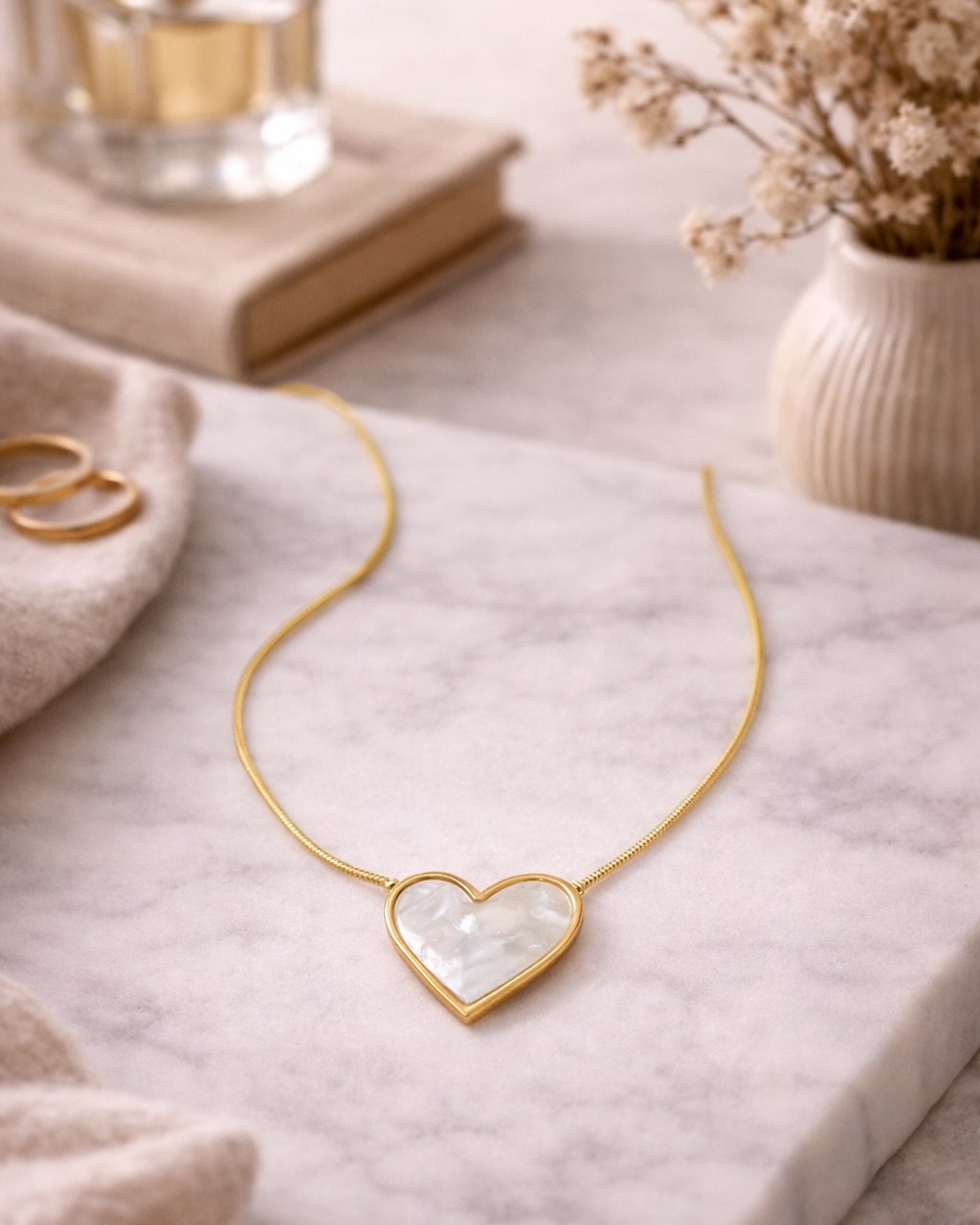 Gouden Hart Ketting met Parelmoer Look