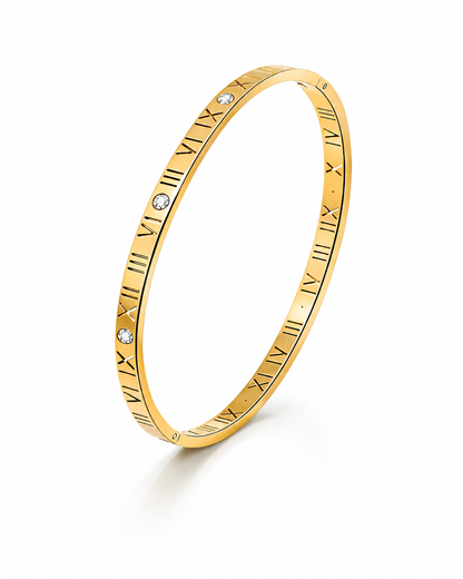 Goudkleurige armband met Romeinse cijfers en vier zirkonia stenen.